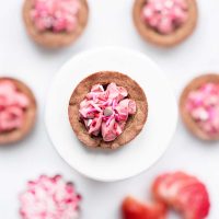 strawberry.cookiecups.wiw1 .featured